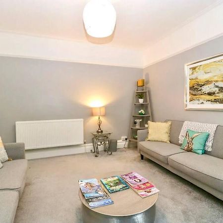 Homely 4 Bedroom Large House Inc Free Parking - Great Location - Fast Wifi - Smart Tv - Sleeps Up To 7! Close To Bournemouth & Poole Town Centre & Sandbanks Zewnętrze zdjęcie