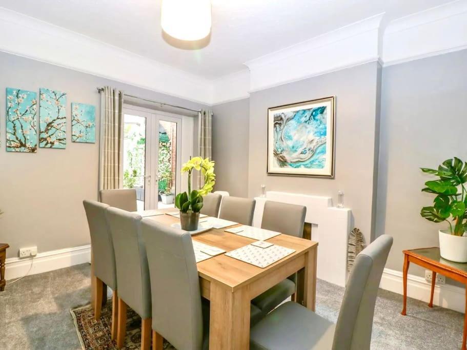 Homely 4 Bedroom Large House Inc Free Parking - Great Location - Fast Wifi - Smart Tv - Sleeps Up To 7! Close To Bournemouth & Poole Town Centre & Sandbanks Zewnętrze zdjęcie