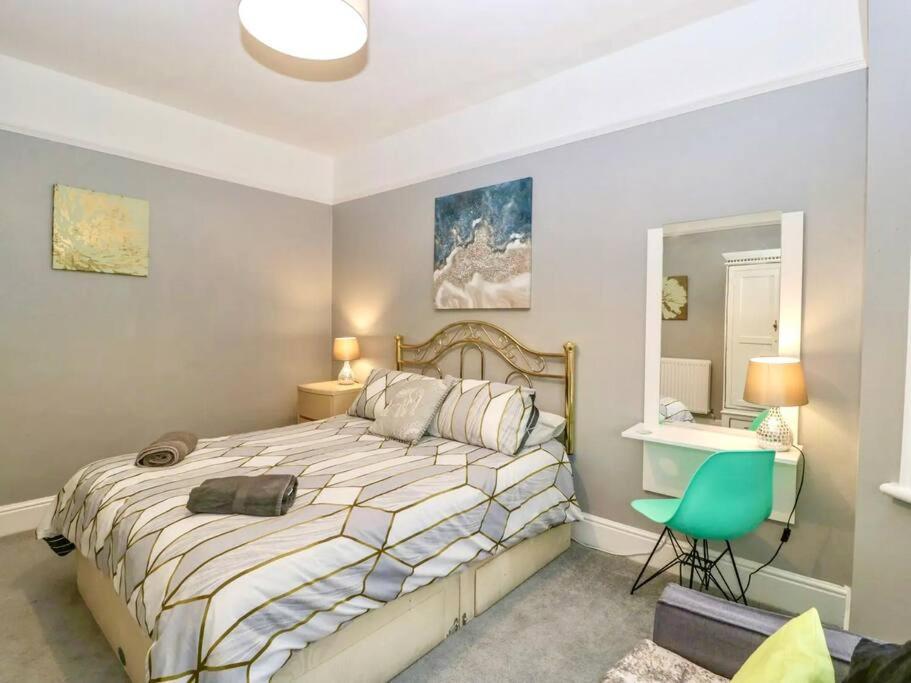 Homely 4 Bedroom Large House Inc Free Parking - Great Location - Fast Wifi - Smart Tv - Sleeps Up To 7! Close To Bournemouth & Poole Town Centre & Sandbanks Zewnętrze zdjęcie